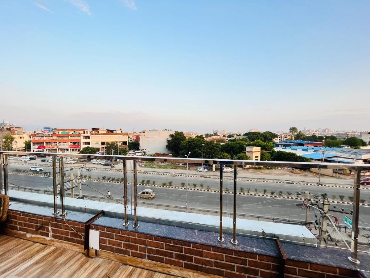 Hotel Woodcrest Zirakpur - Best Family Hotel By - A Unit Of Sidham Group Exterior photo